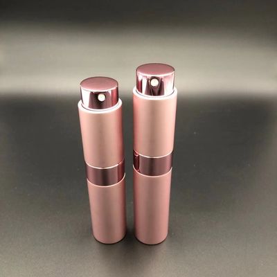 Le donne dimagriscono lo spruzzo riutilizzabile 7ml 0.23oz dell'atomizzatore del profumo di Travalo di viaggio